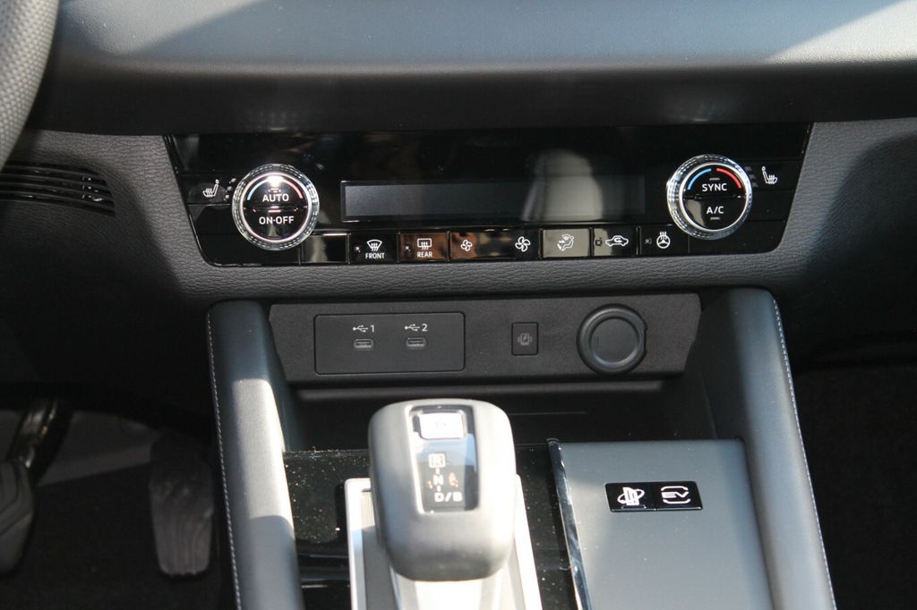 Mitsubishi Plug-in Hybrid Outlander 2025