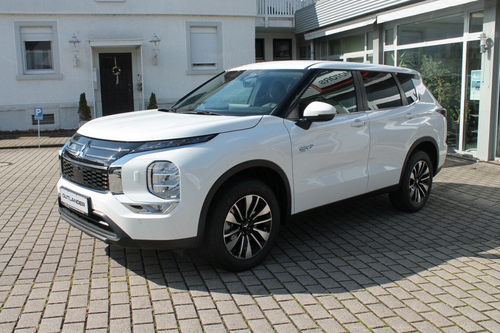Mitsubishi Plug-in Hybrid Outlander 2025
