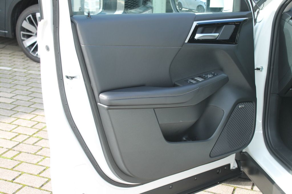 Mitsubishi Plug-in Hybrid Outlander 2025