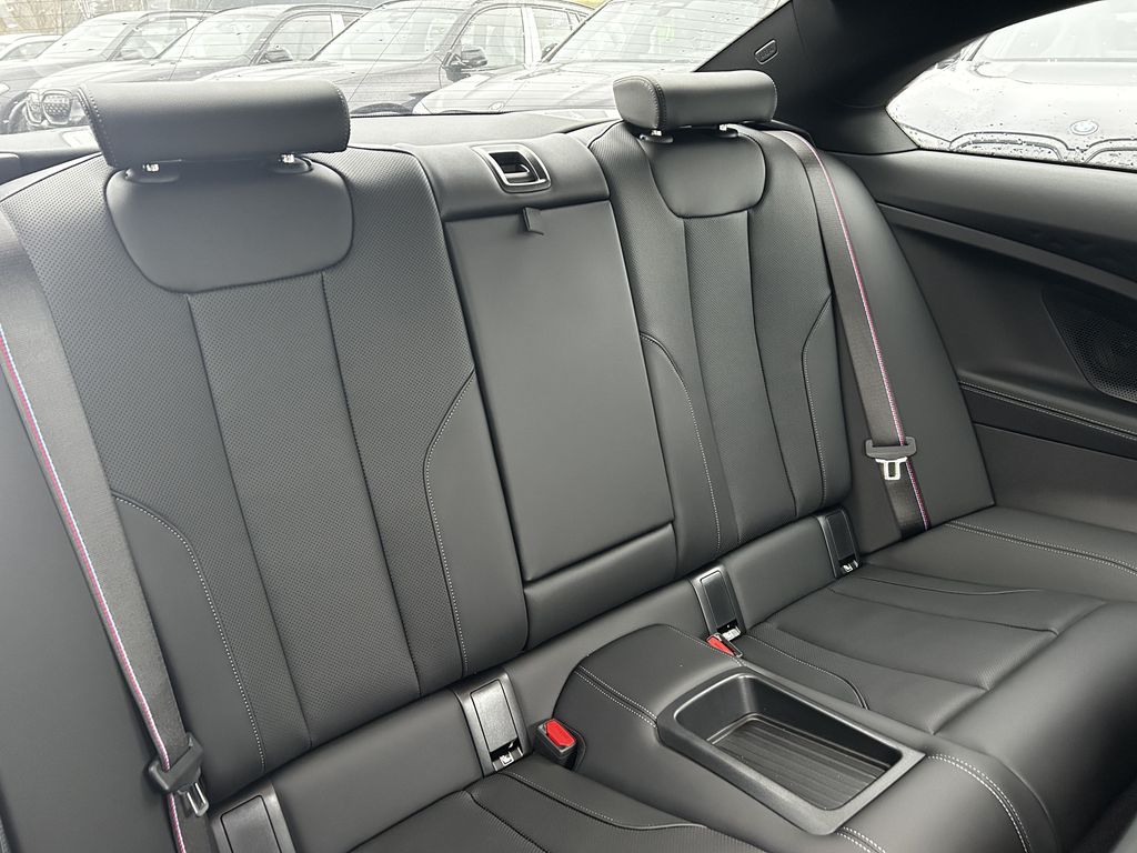 BMW 220 2025