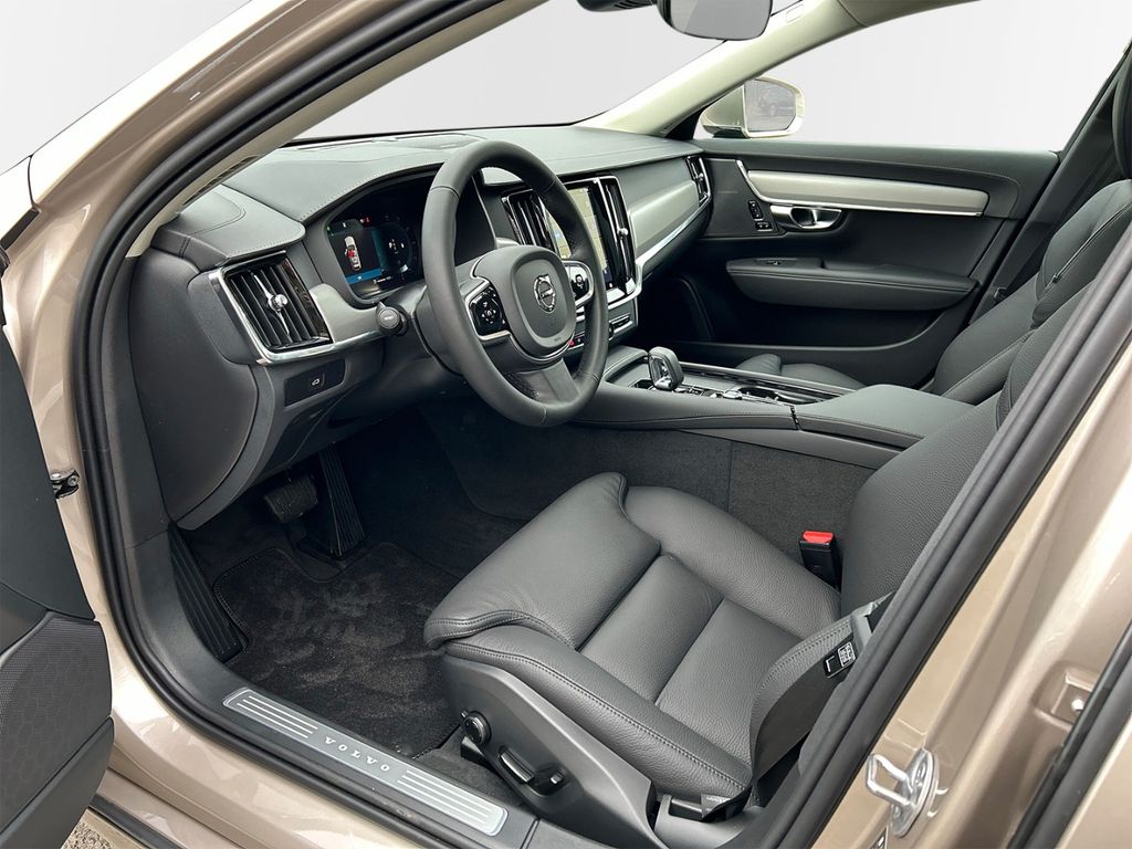 Volvo V90 2024