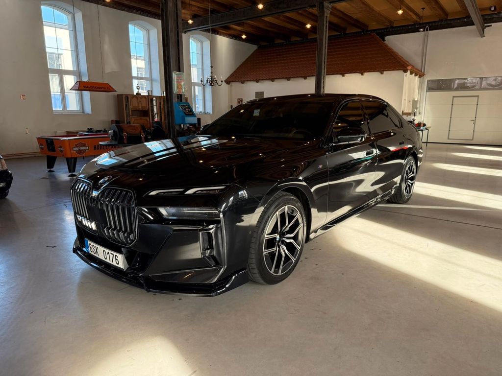 BMW 740 2023