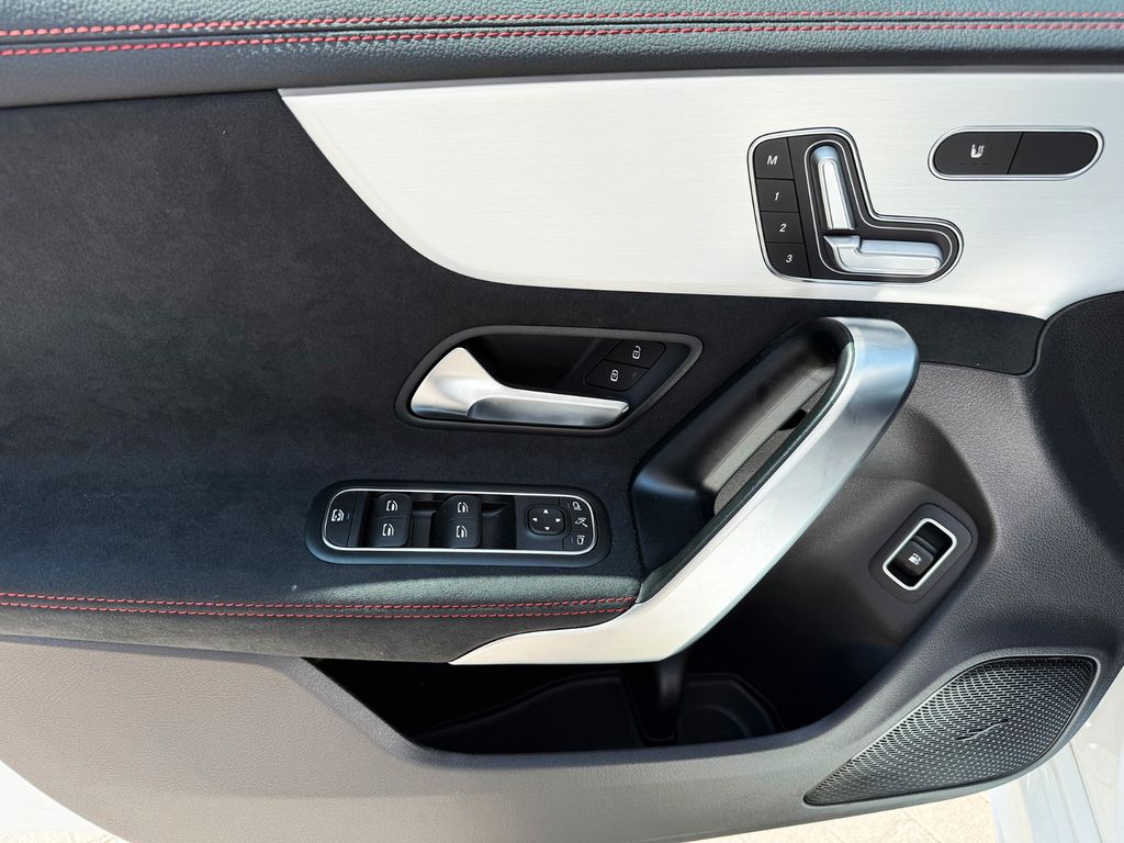 Mercedes-Benz CLA 250 2025