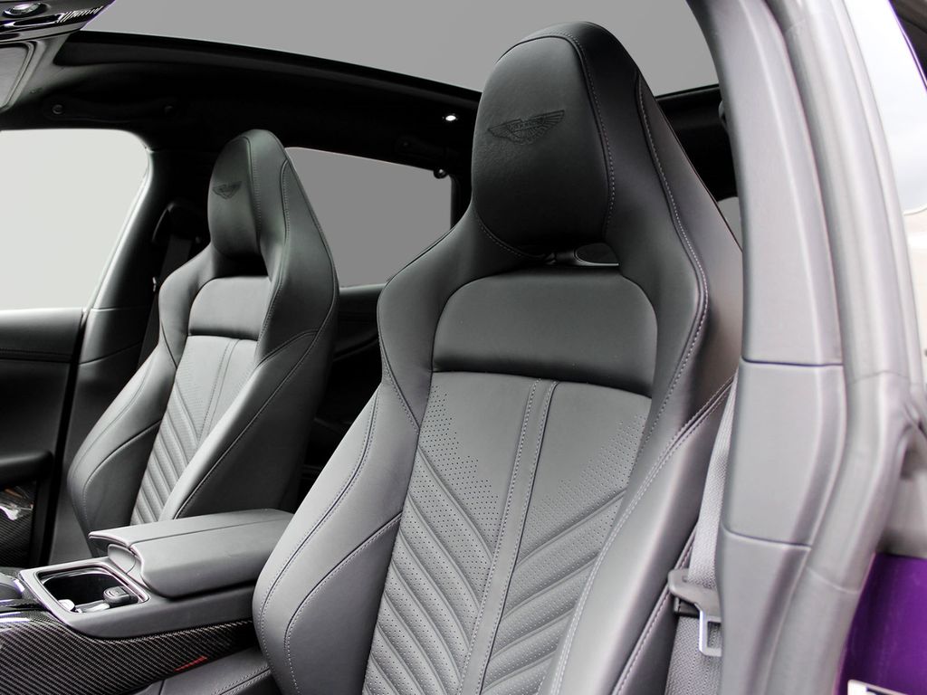 Aston Martin DBX 2024