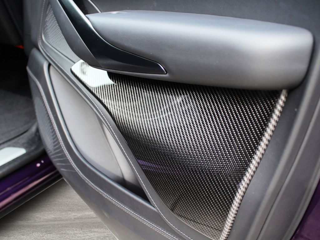 Aston Martin DBX 2024