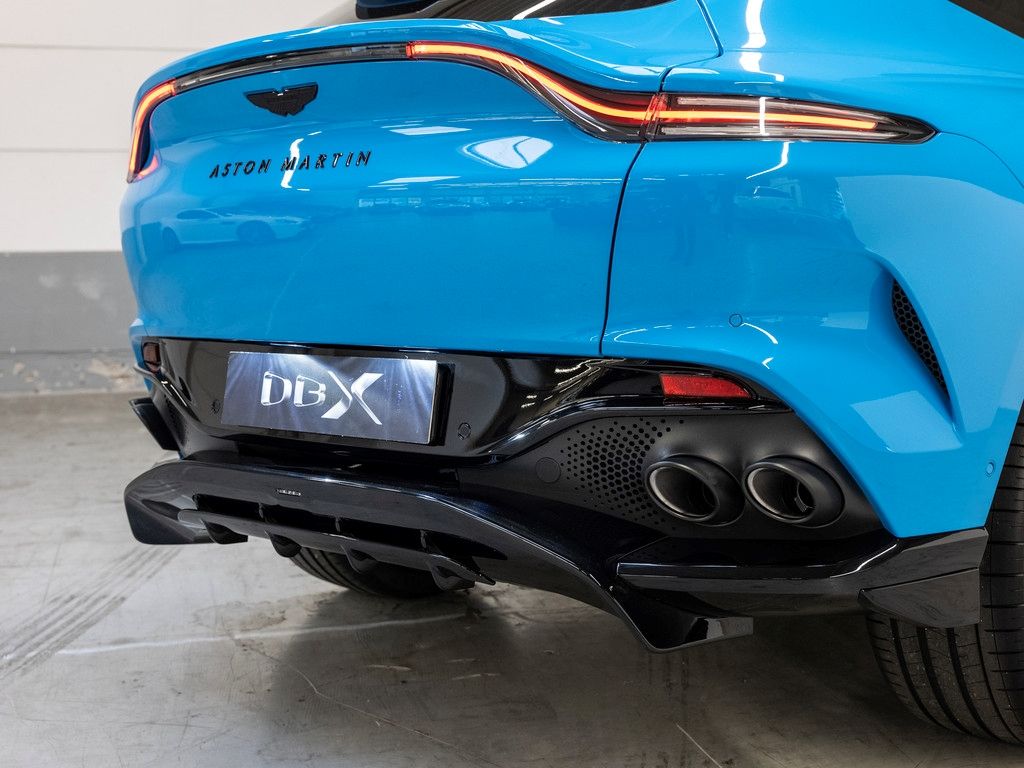 Aston Martin DBX 2024