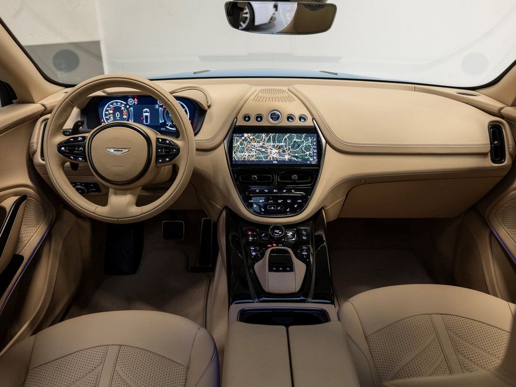 Aston Martin DBX 2024