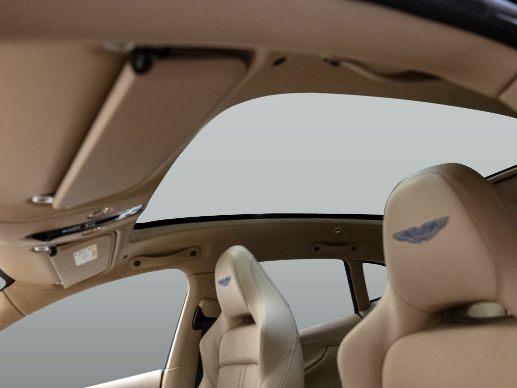 Aston Martin DBX 2024