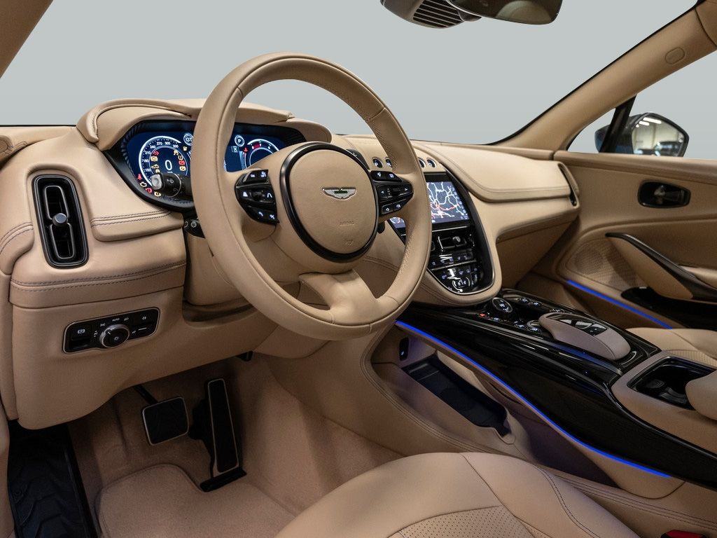 Aston Martin DBX 2024