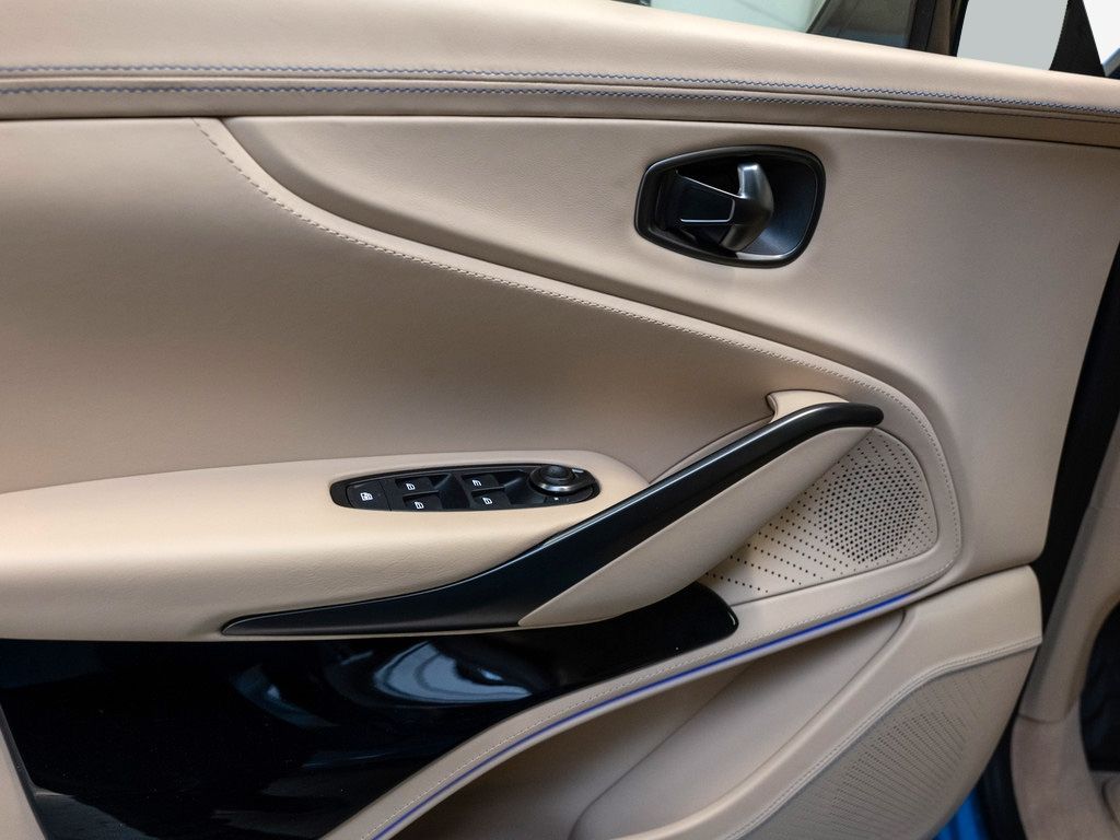 Aston Martin DBX 2024