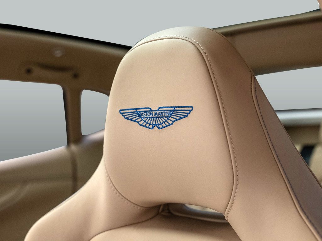 Aston Martin DBX 2024