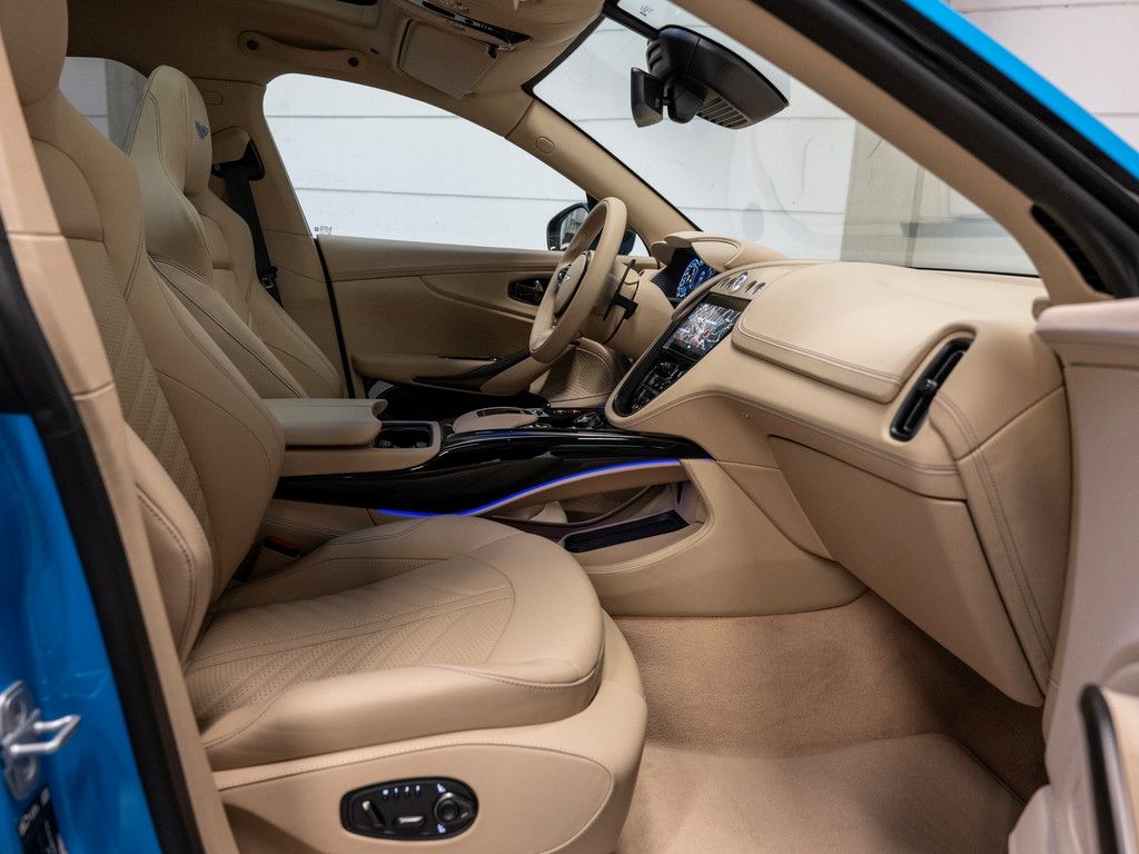 Aston Martin DBX 2024