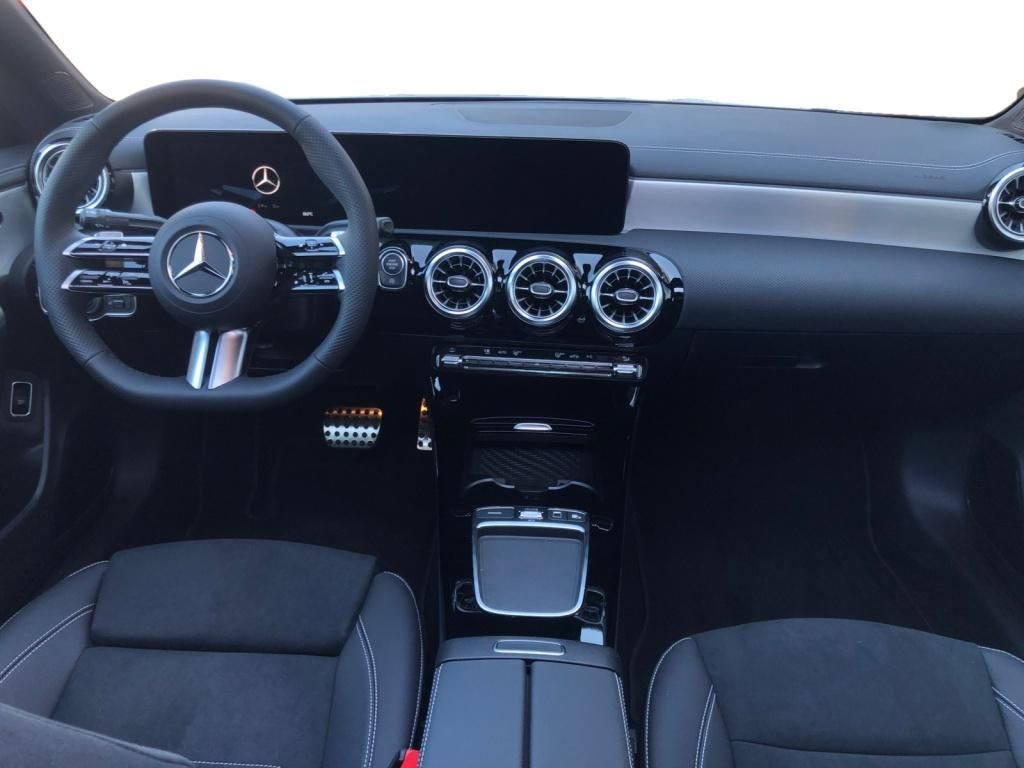 Mercedes-Benz CLA 200 2025
