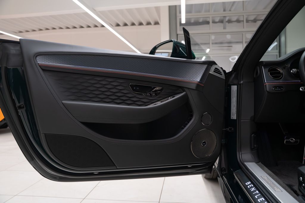 Bentley Continental GTC 2024