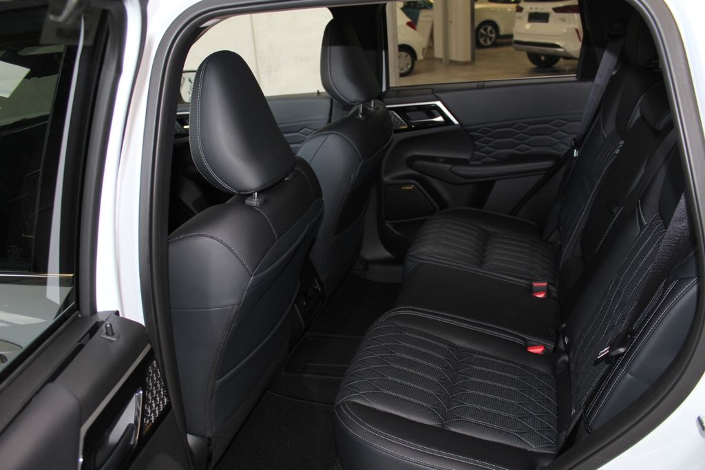 Mitsubishi Outlander 2025