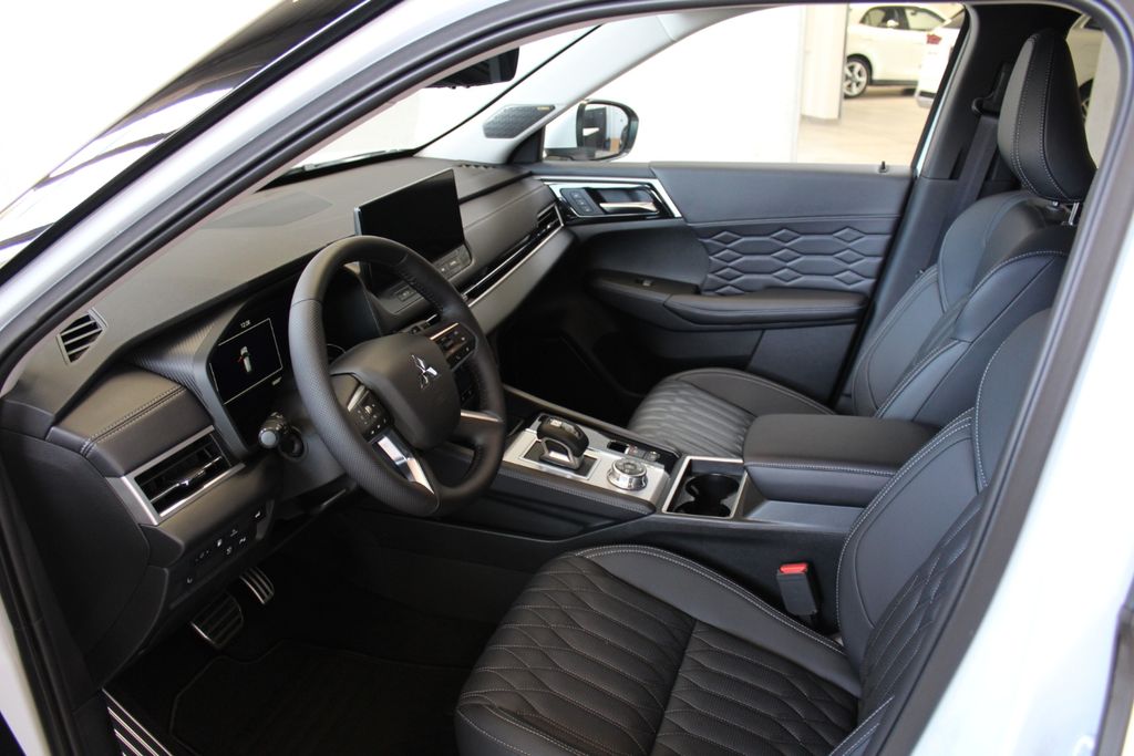 Mitsubishi Outlander 2025