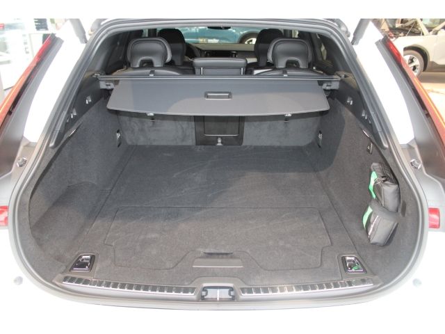 Volvo V90 Cross Country 2023