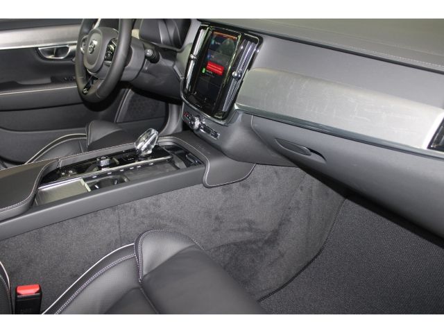 Volvo V90 Cross Country 2023