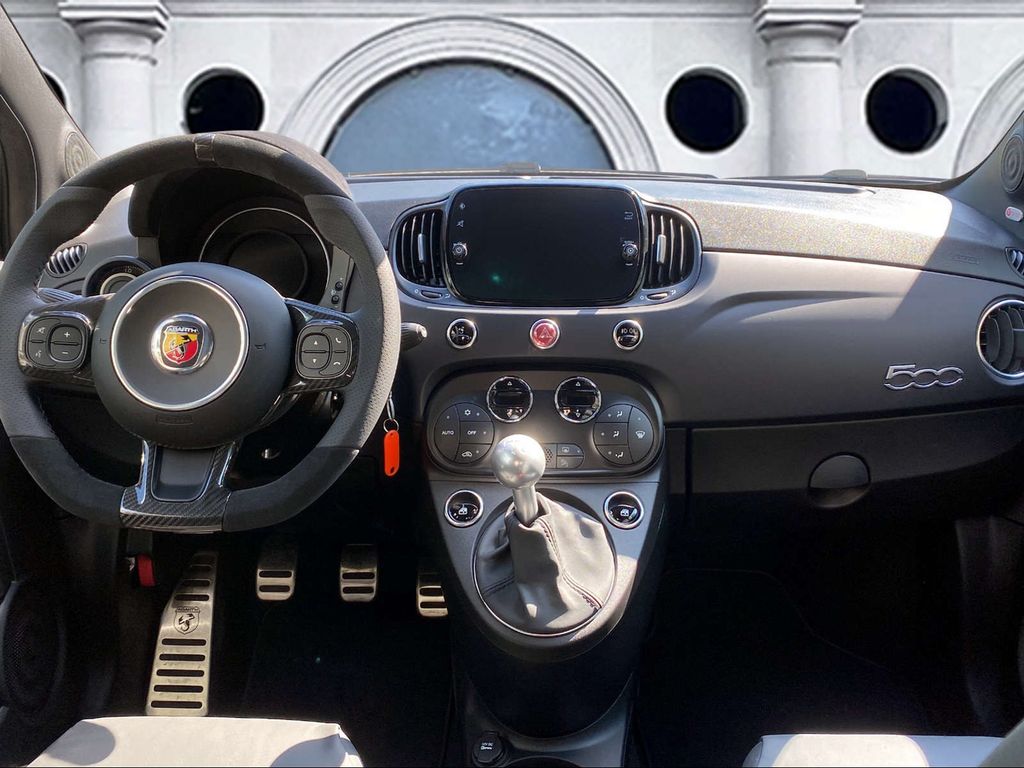 Abarth 695 2024