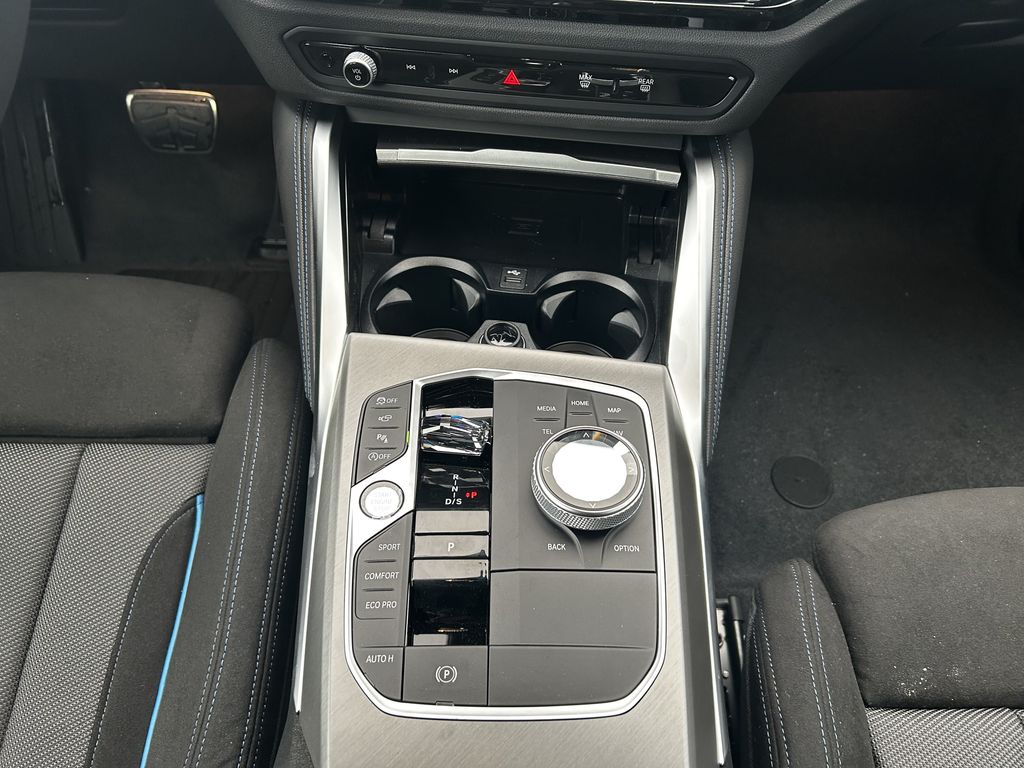 BMW 230 2025