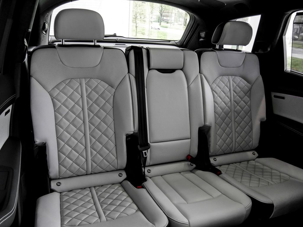 Audi SQ7 2025