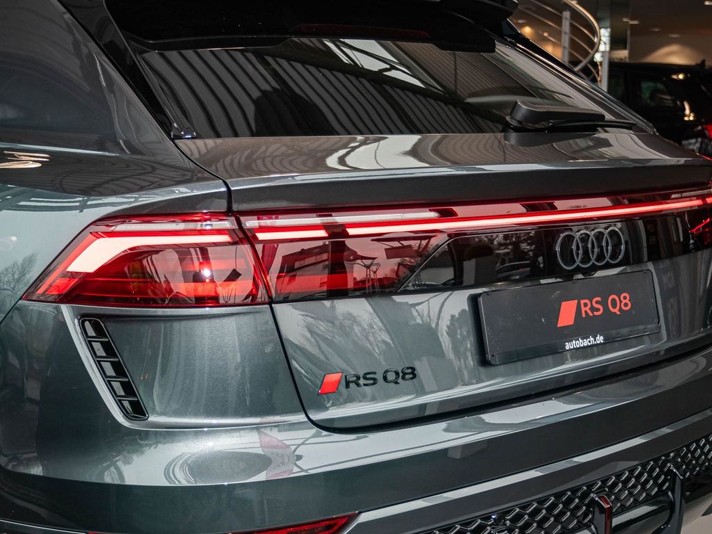Audi RSQ8