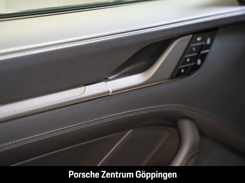 Porsche 992 2025