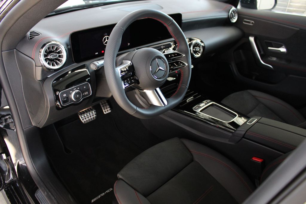 Mercedes-Benz CLA 200 2025