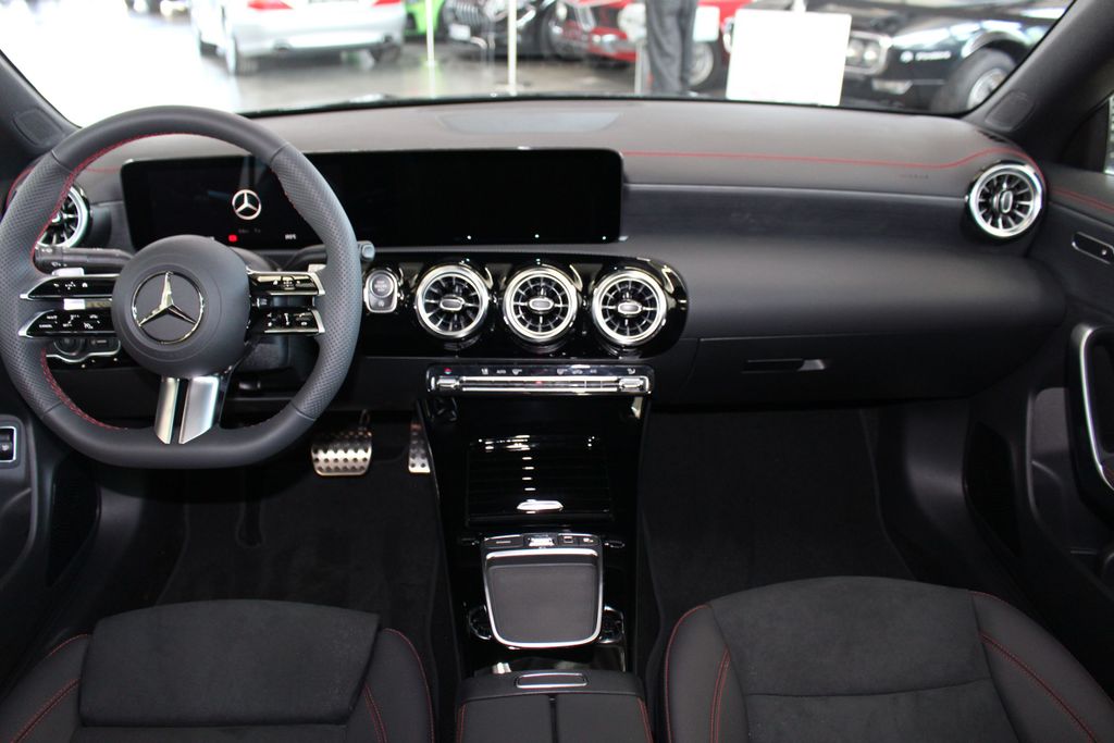 Mercedes-Benz CLA 200 2025