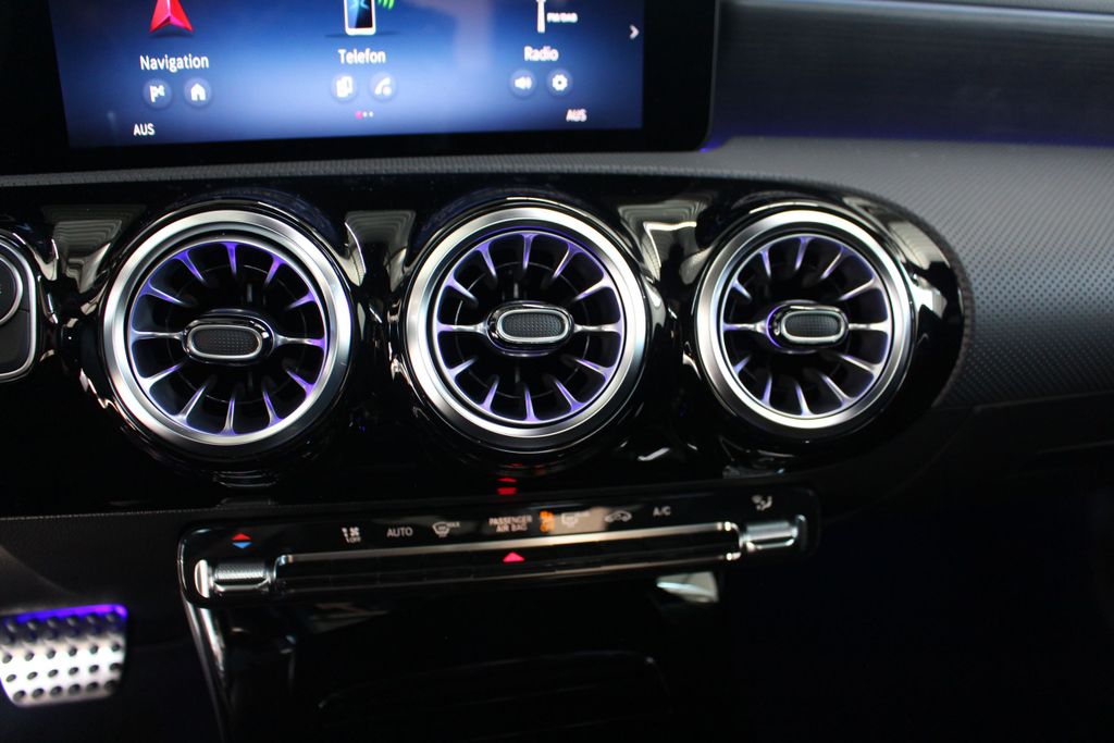 Mercedes-Benz CLA 200 2025