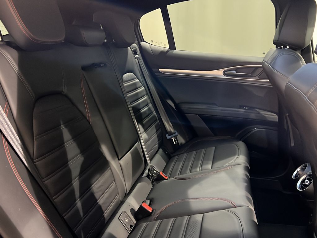 Alfa Romeo Stelvio 2023