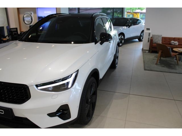 Volvo XC40 2025