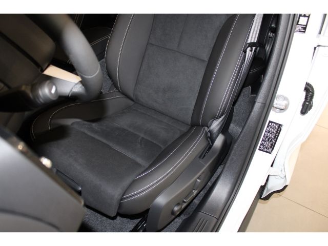 Volvo XC40 2025