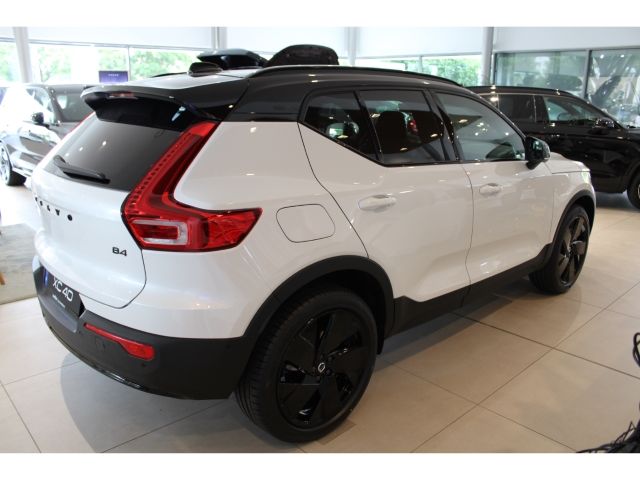 Volvo XC40 2025