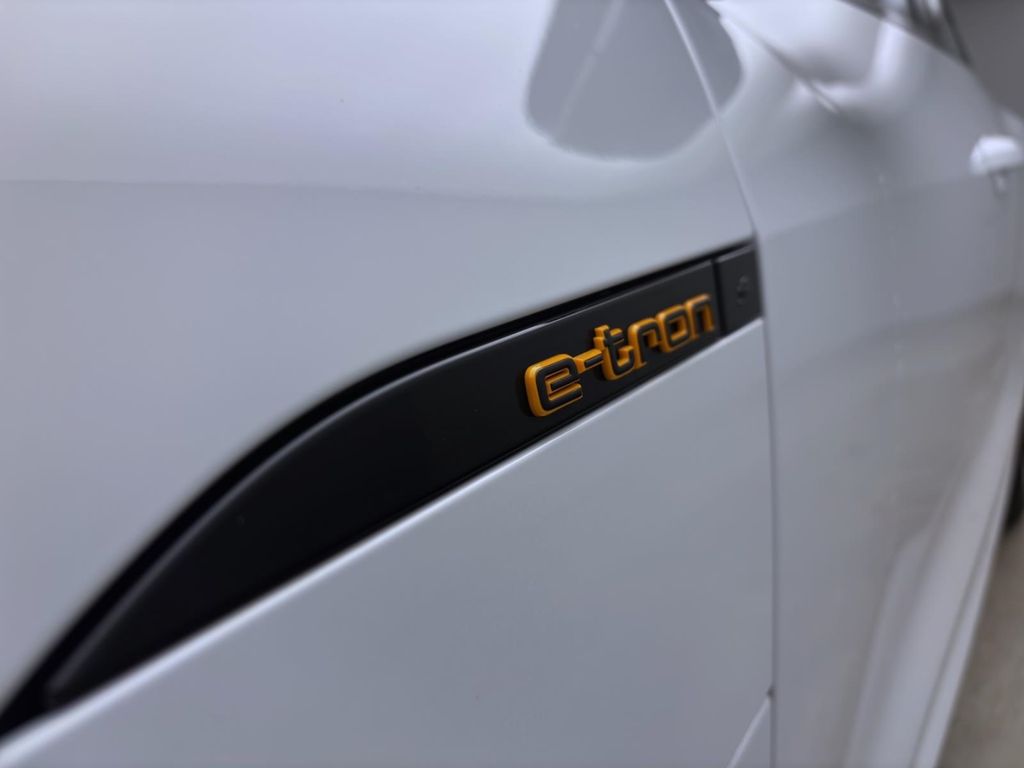 Audi e-tron 2022