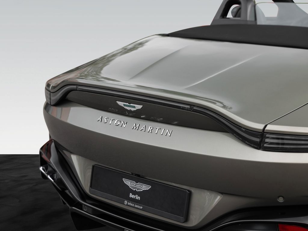 Aston Martin V8 Vantage 2025