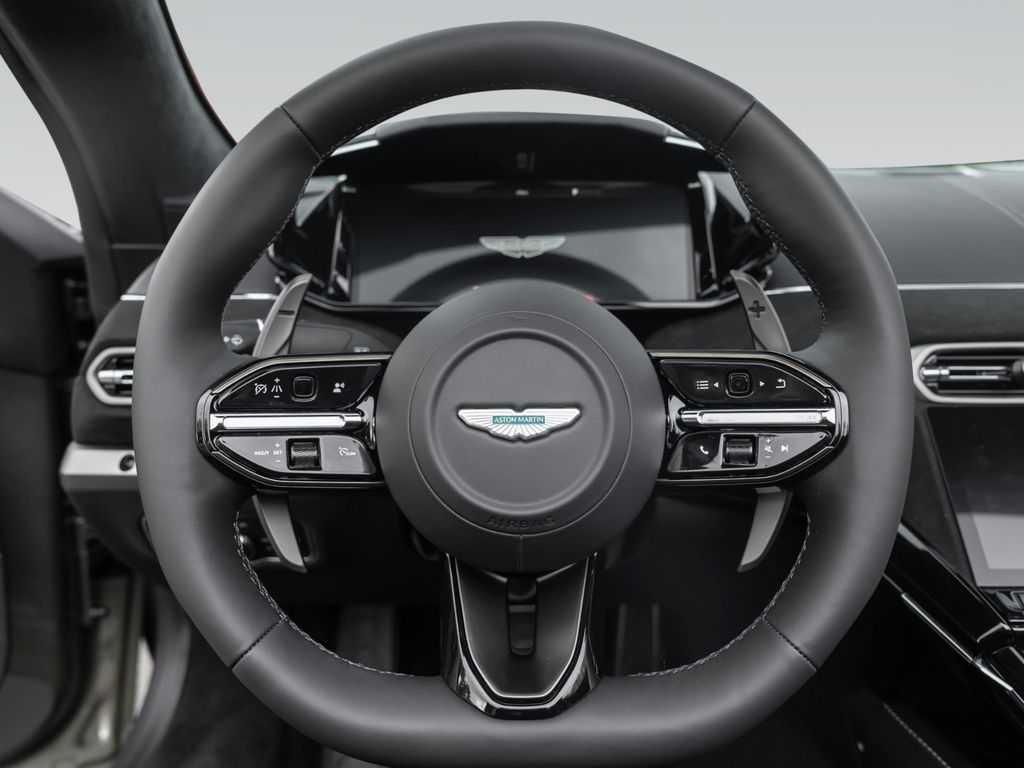 Aston Martin V8 Vantage 2025