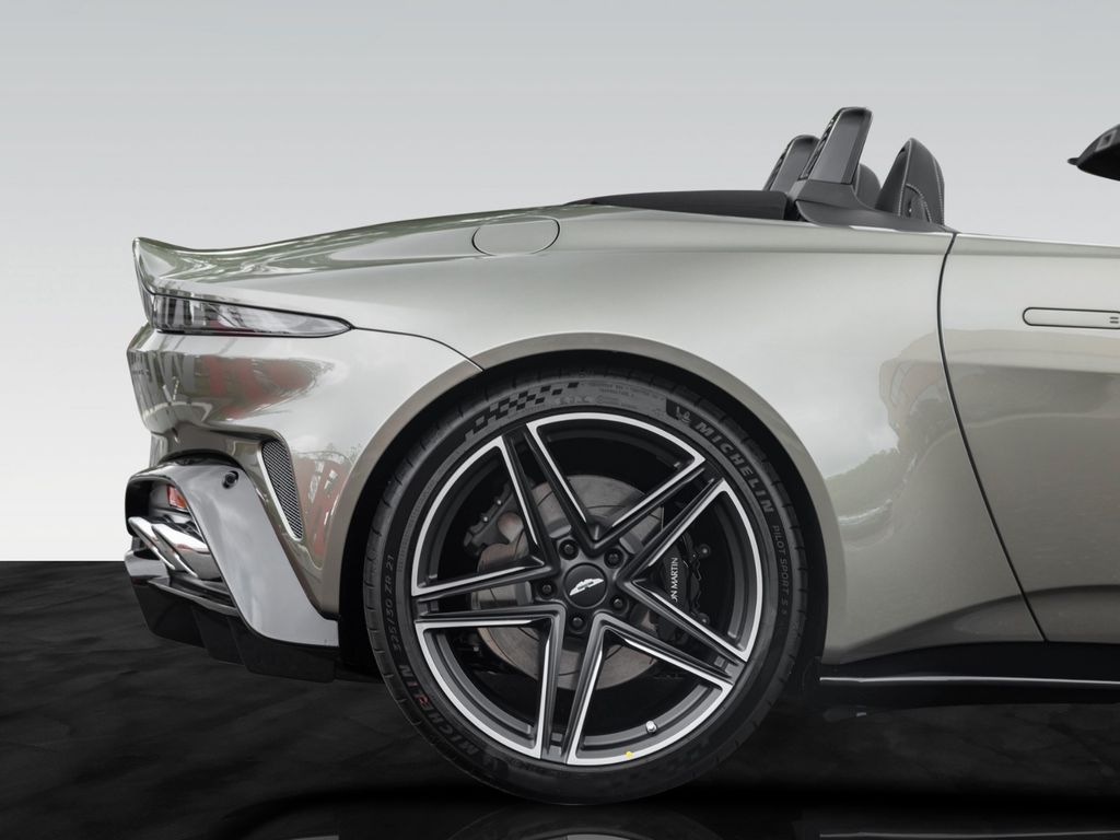 Aston Martin V8 Vantage 2025