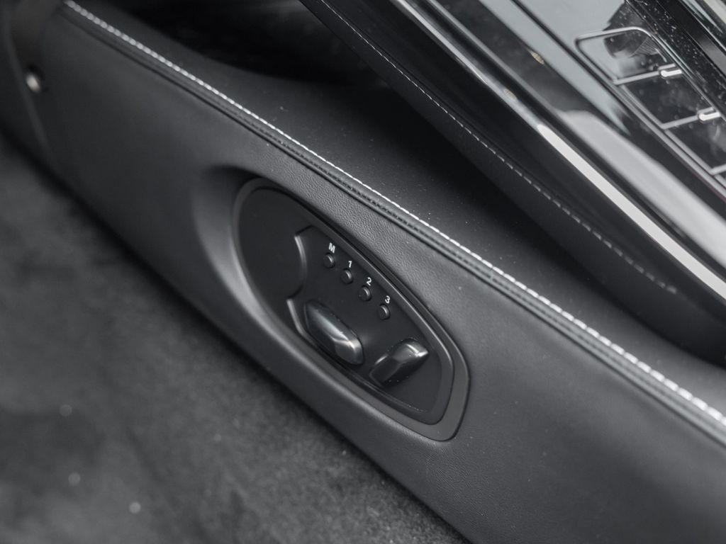 Aston Martin V8 Vantage 2025