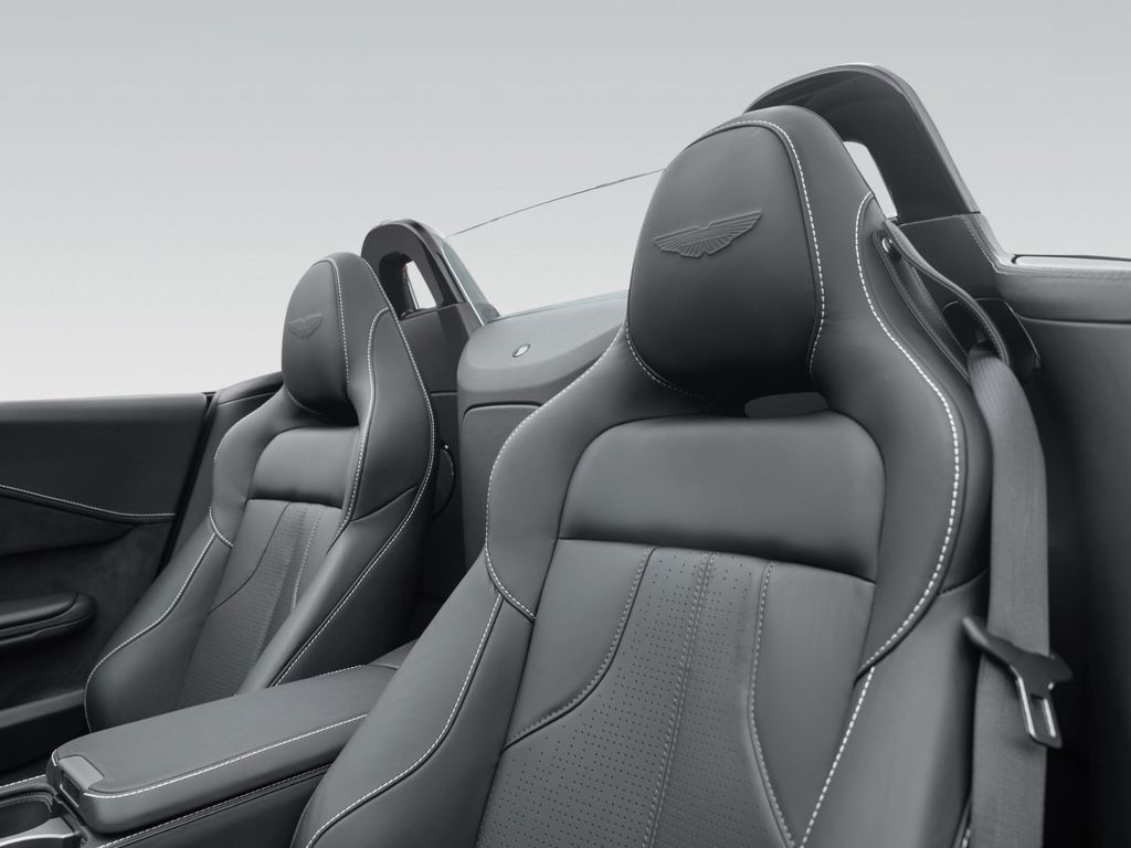 Aston Martin V8 Vantage 2025