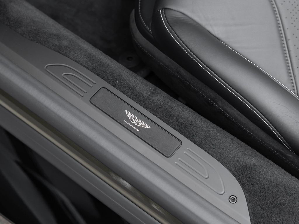 Aston Martin V8 Vantage 2025