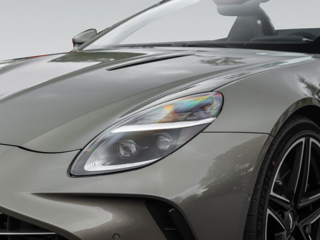 Aston Martin V8 Vantage 2025