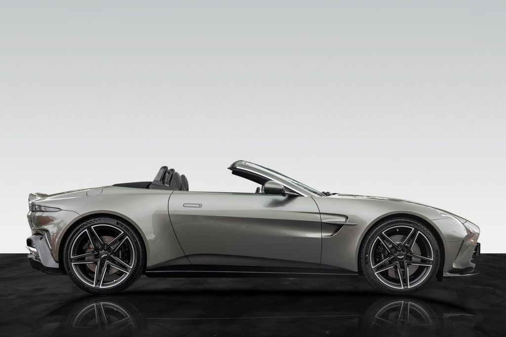Aston Martin V8 Vantage 2025