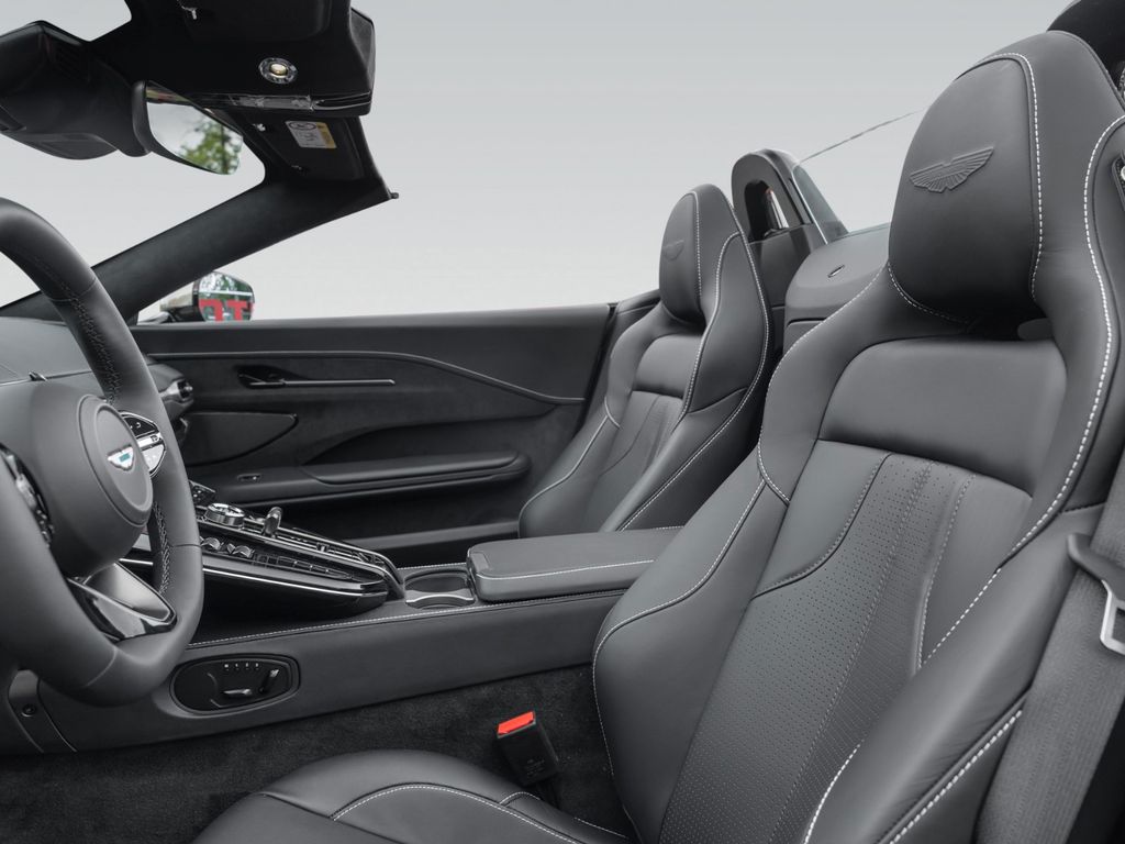 Aston Martin V8 Vantage 2025