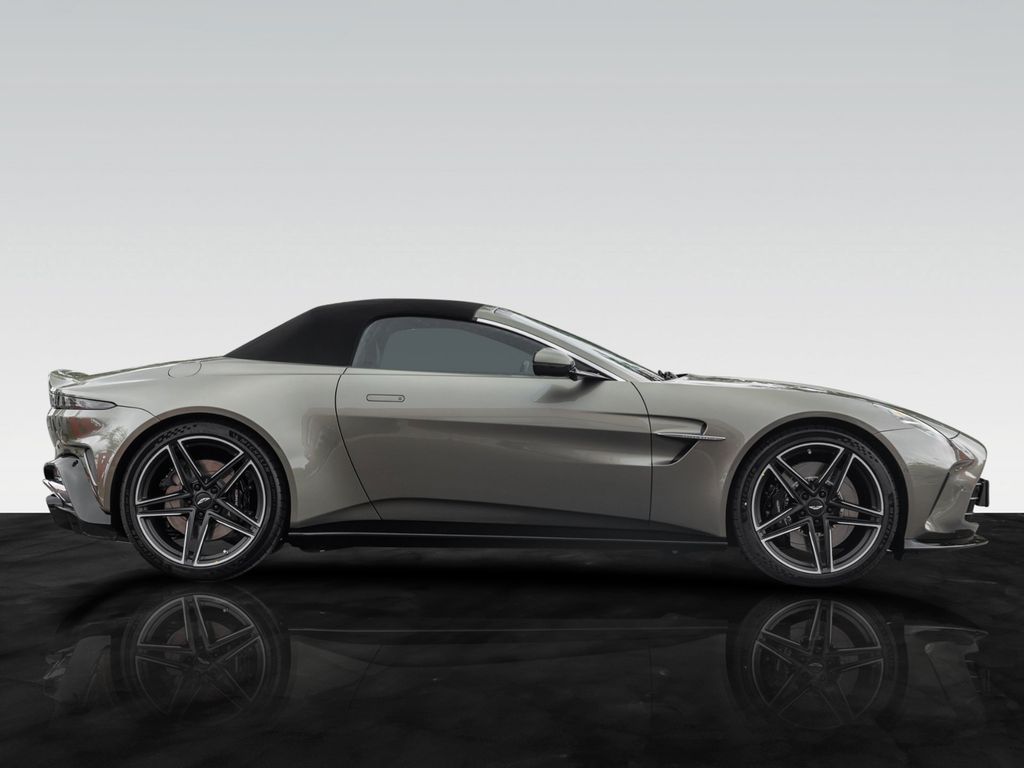 Aston Martin V8 Vantage 2025