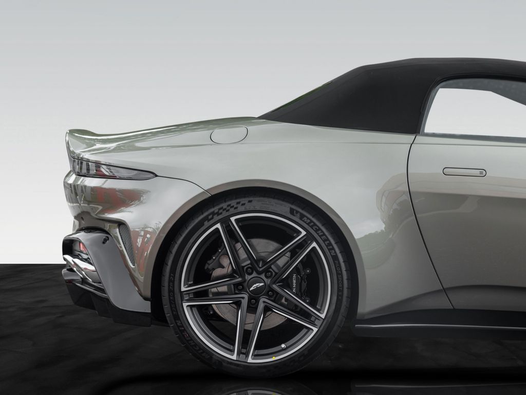 Aston Martin V8 Vantage 2025