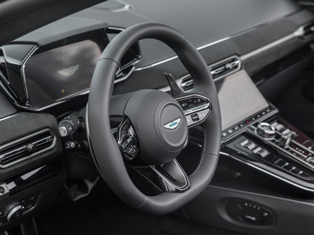 Aston Martin V8 Vantage 2025