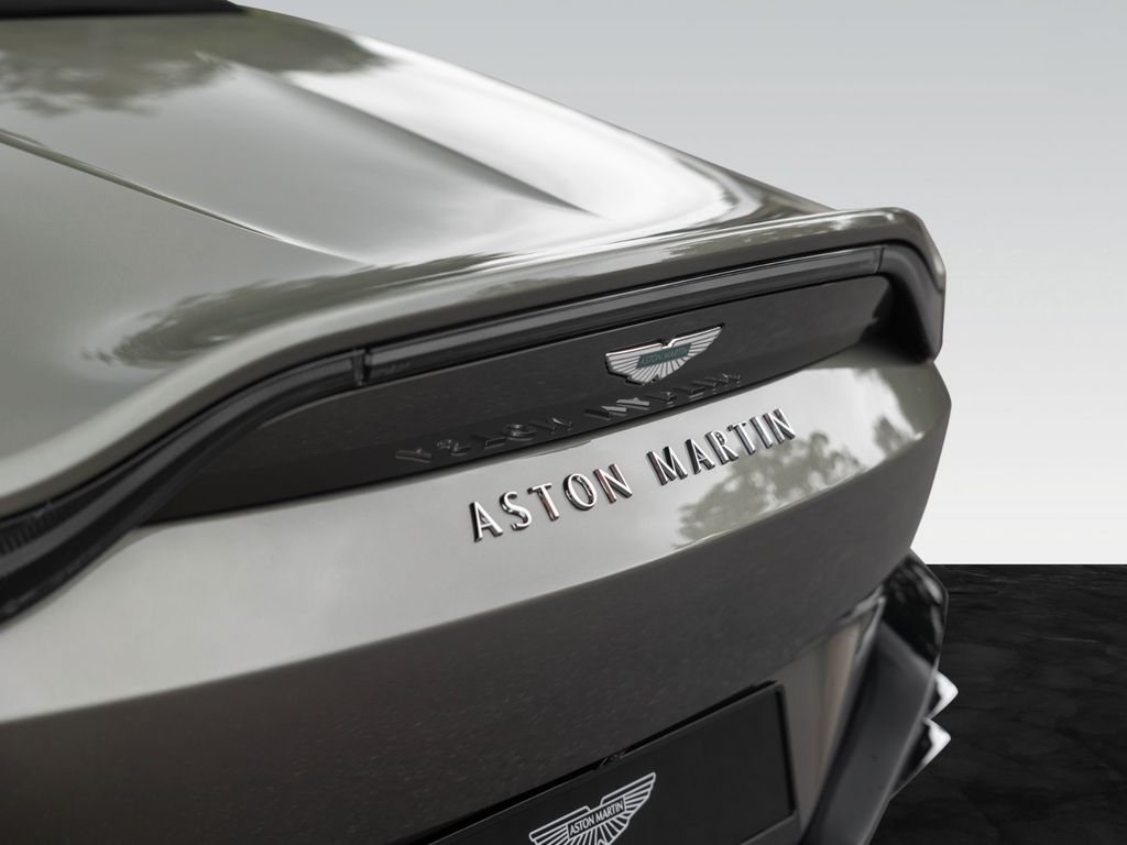 Aston Martin V8 Vantage 2025