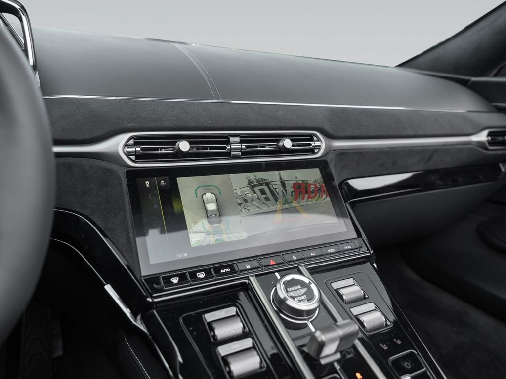 Aston Martin V8 Vantage 2025