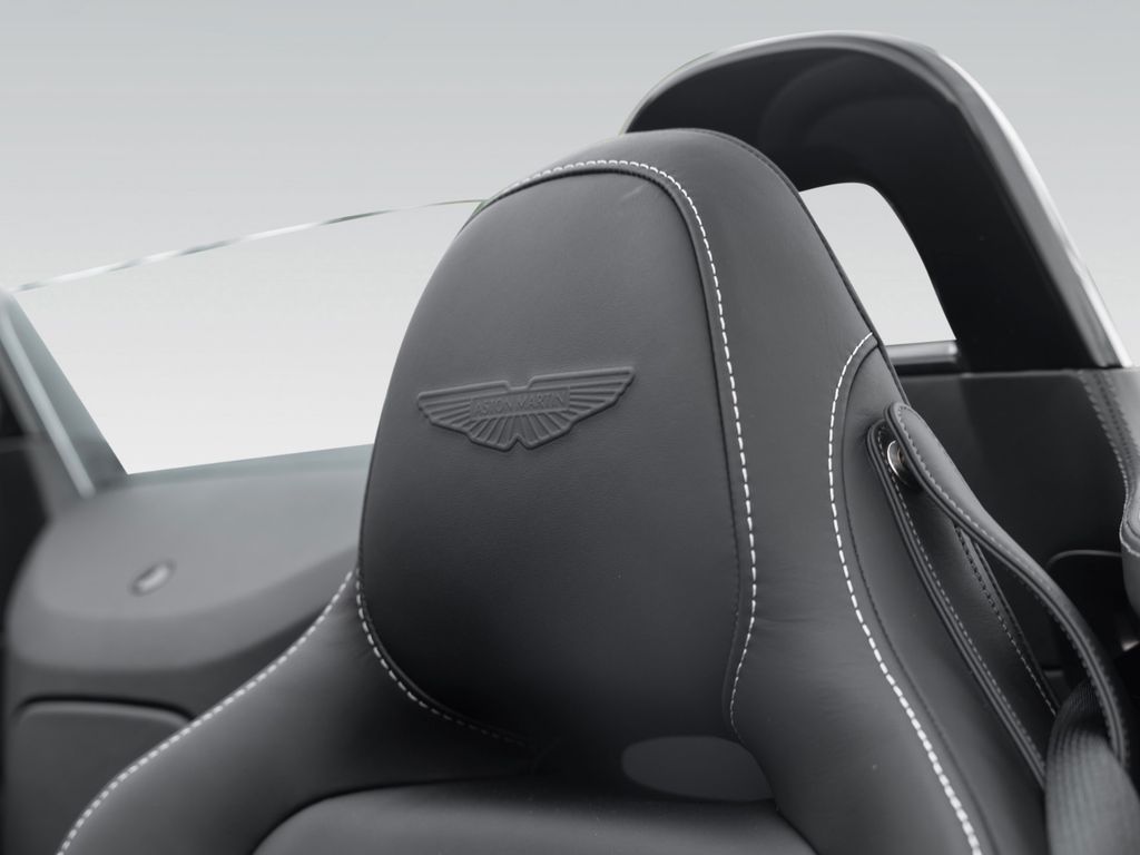 Aston Martin V8 Vantage 2025